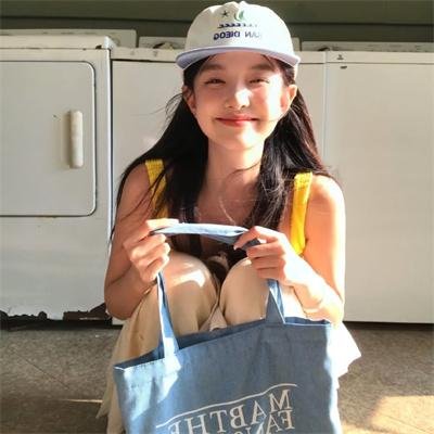 橙色女孩